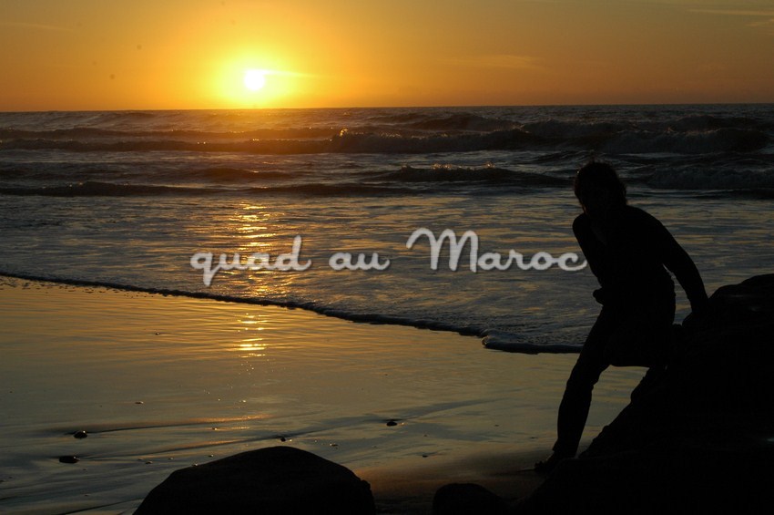 Quad au Maroc couché de soleil à Aglou plage
